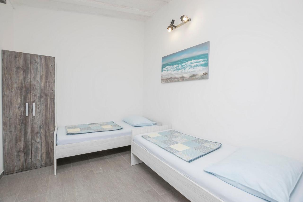 Apartments Mira Привлака Екстер'єр фото