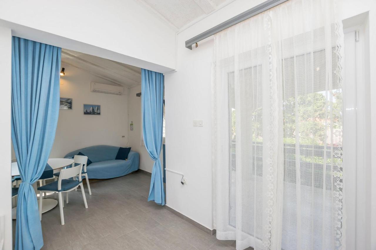 Apartments Mira Привлака Екстер'єр фото