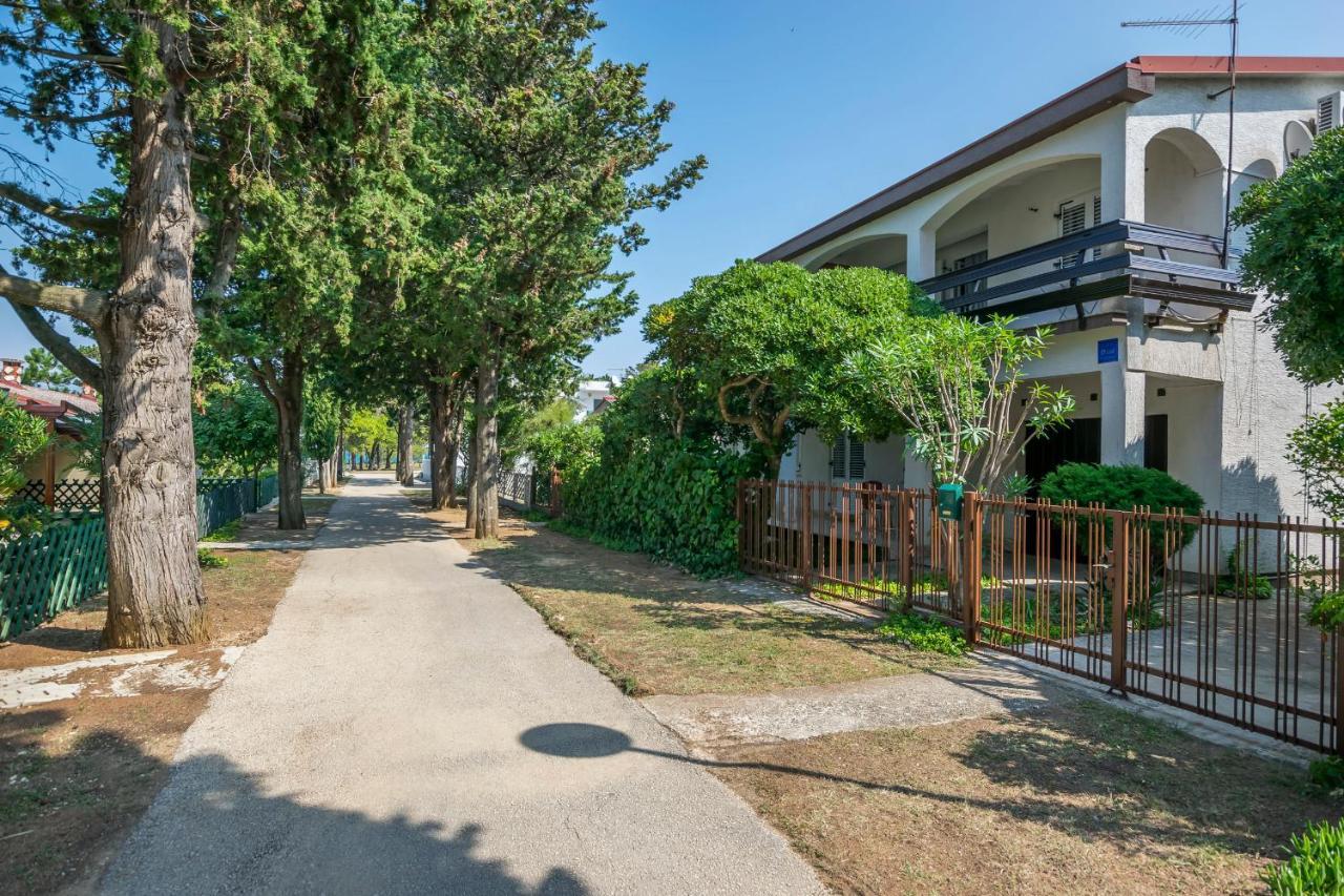 Apartments Mira Привлака Екстер'єр фото