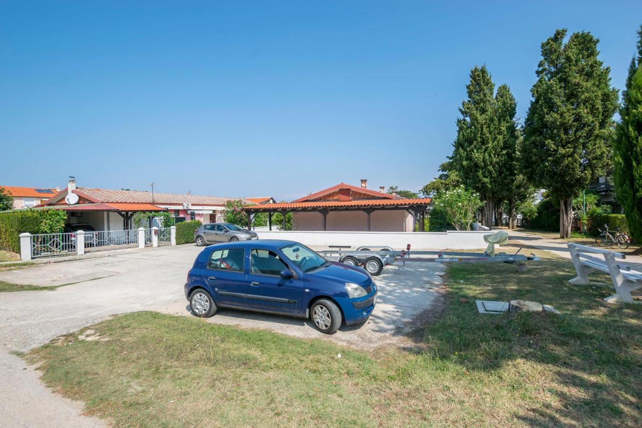 Apartments Mira Привлака Екстер'єр фото